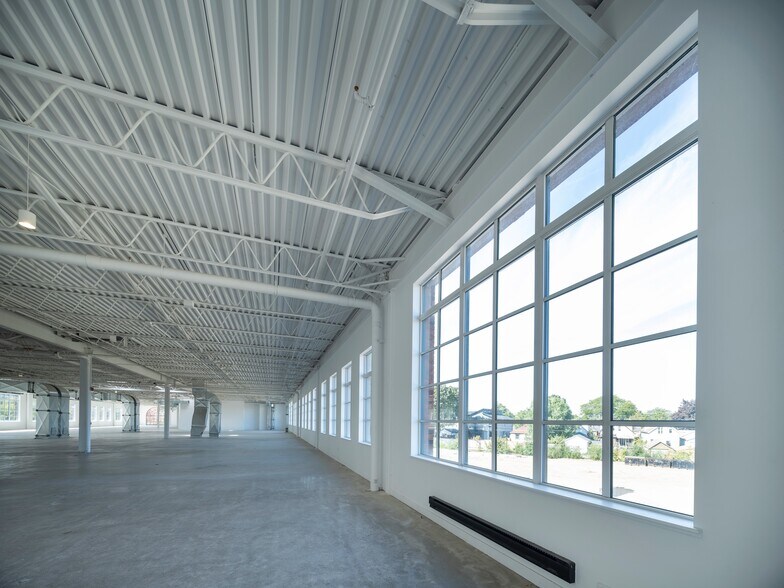 More Photos Of 2650 St Clair Av W, Toronto Freestanding For Sale