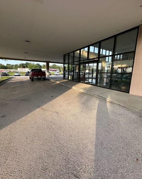 More Photos Of 8819 E 350 Hwy, Raytown Auto Dealership For Sale