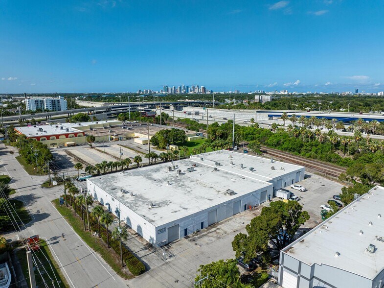 More Photos Of 2968 Ravenswood Rd, Fort Lauderdale Warehouse For Lease