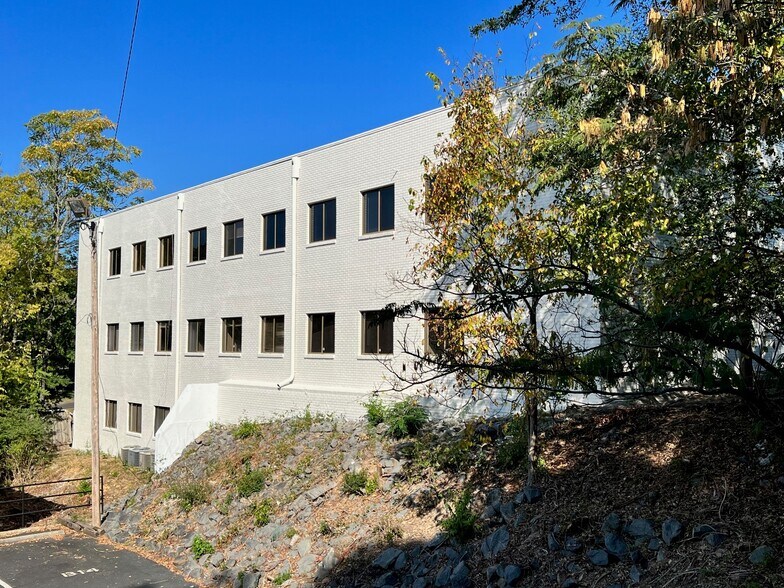 More Photos Of 1900 N Bryant St, Little Rock Office For Sale