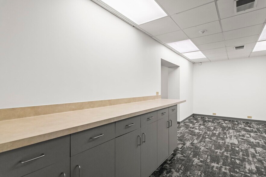 More Photos Of 720 South Grand Ave W, Springfield Office For Sale
