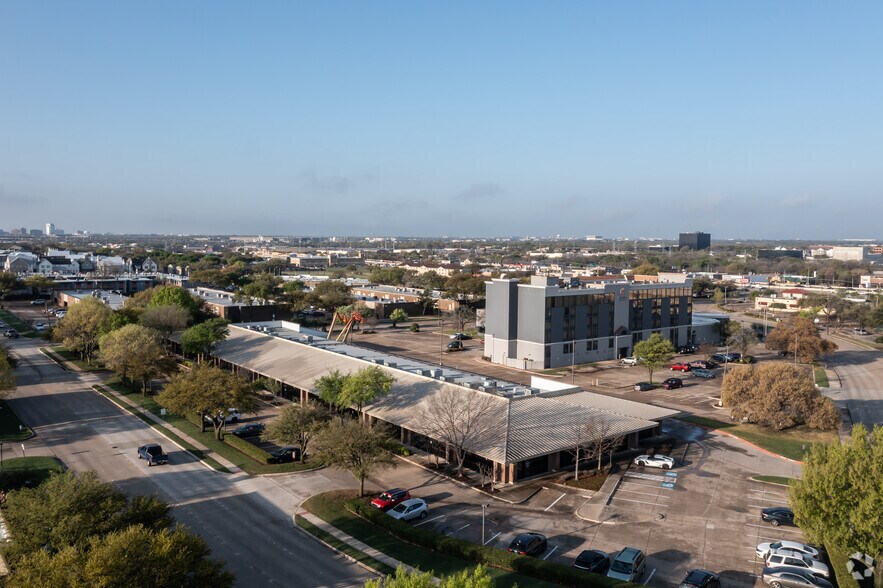 More Photos Of 704 Central Pky E, Plano Light Manufacturing For Lease