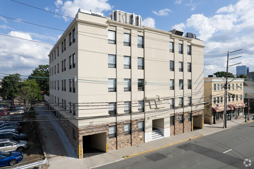 More Photos Of 2460 Lemoine Ave, Fort Lee Office For Lease