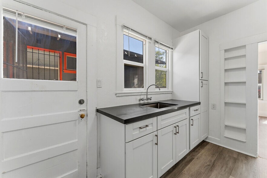 More Photos Of 646 42nd, Oakland Apartments For Sale