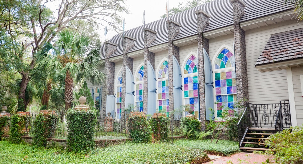 More Photos Of 219 Highway 51 NE, Steinhatchee Lodge Meeting Hall For Sale