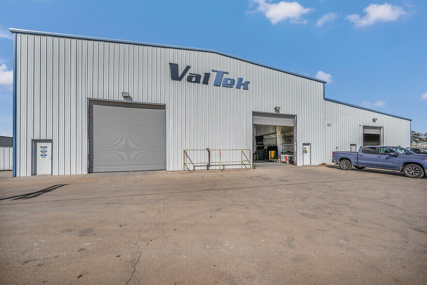 More Photos Of 2110 W 44th St, Odessa Industrial For Sale