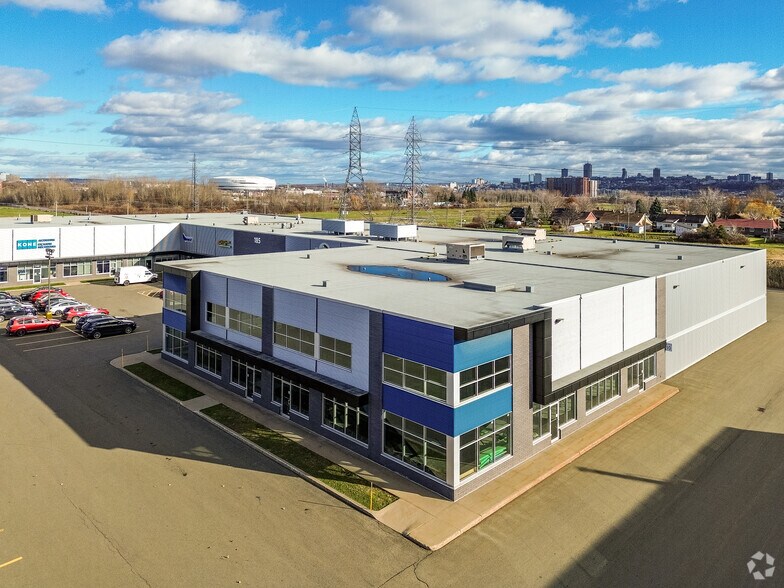More Photos Of 185 Rue Fortin, Québec Distribution For Lease