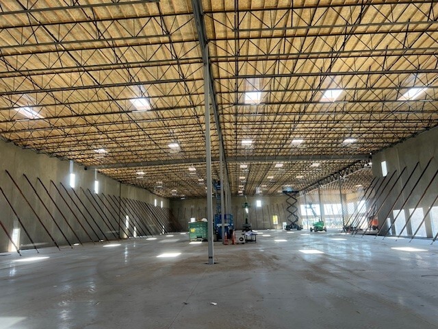 More Photos Of 701 E Ball Rd, Anaheim Warehouse For Lease