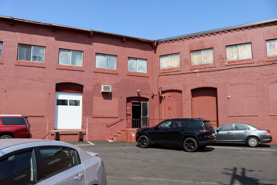 Primary Photo Of 25 Esten Ave, Pawtucket Showroom For Lease