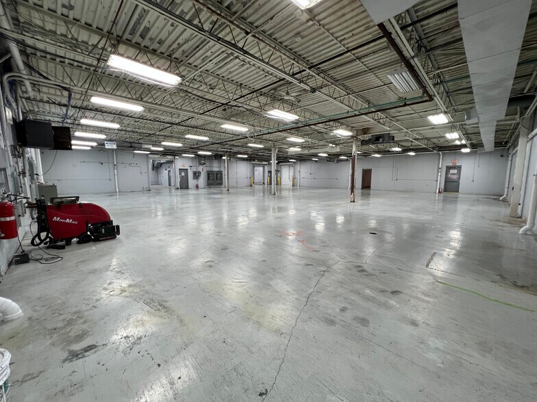 More Photos Of 11530 Stephens Rd, Warren Warehouse For Lease
