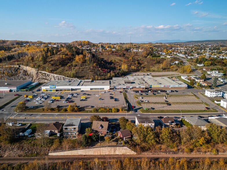 More Photos Of 2100 Rue Bagot, La Baie General Retail For Lease