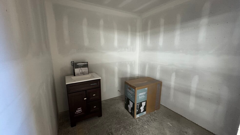 More Photos Of 918 Rickenbach St, Pittsburgh Distribution For Lease