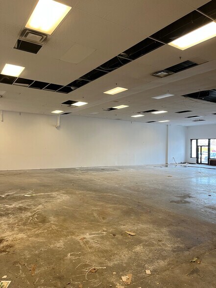 More Photos Of 1314-1360 Boul du Curé-Labelle, Blainville Storefront For Lease