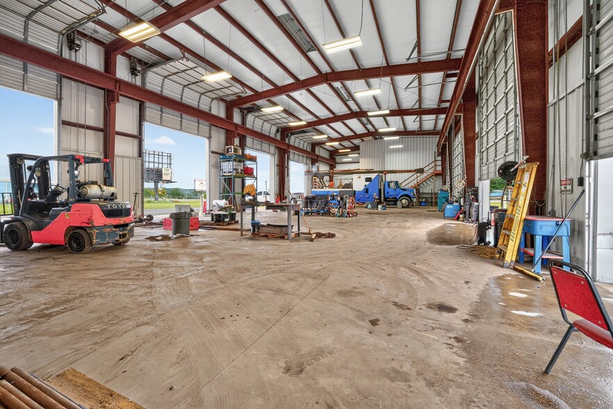 More Photos Of 13993 Highway 65, Damascus Warehouse For Sale