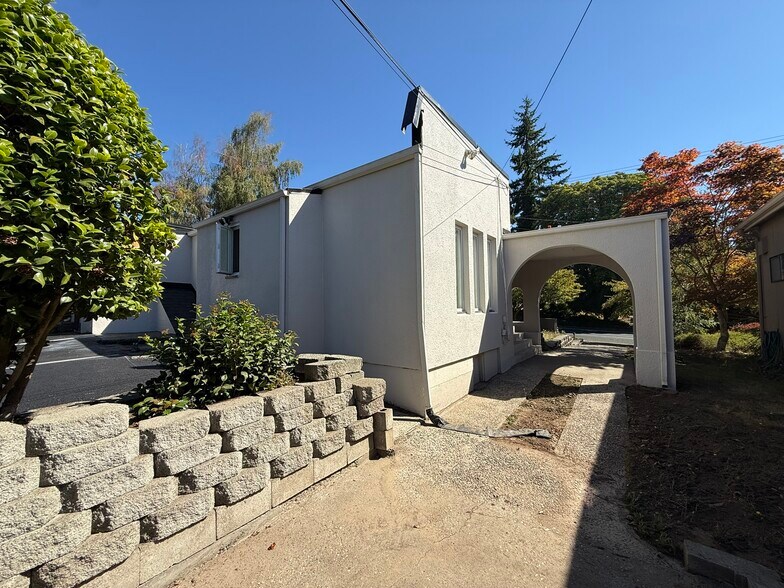 More Photos Of 1718 4th Ave E, Olympia Office Residential For Lease