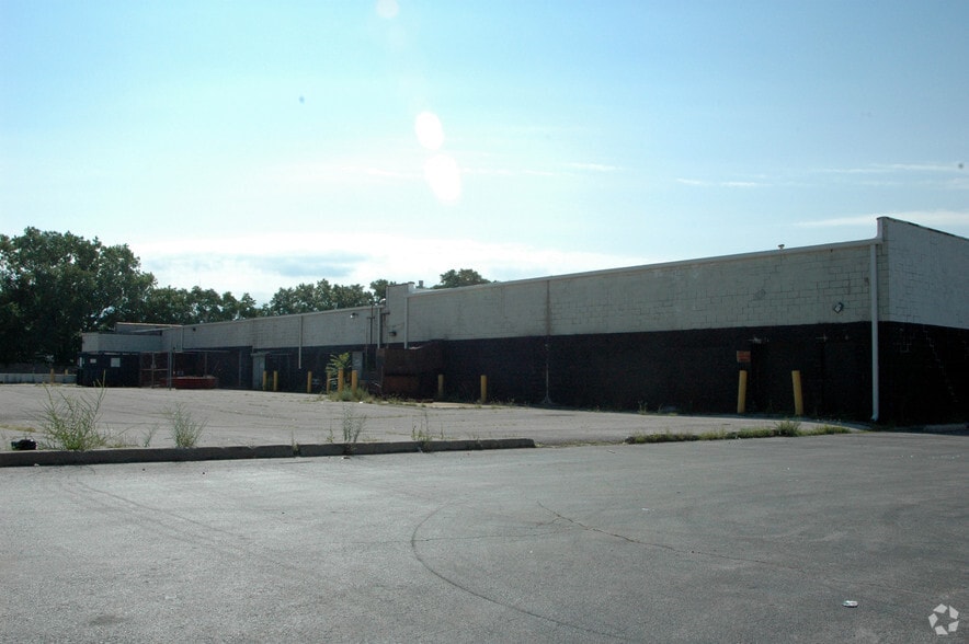 More Photos Of 1000 E Sibley Blvd, Dolton Unknown For Lease
