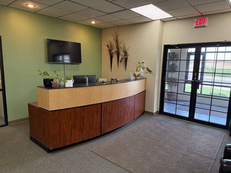 More Photos Of 404 Executive Center Blvd, El Paso Medical For Lease
