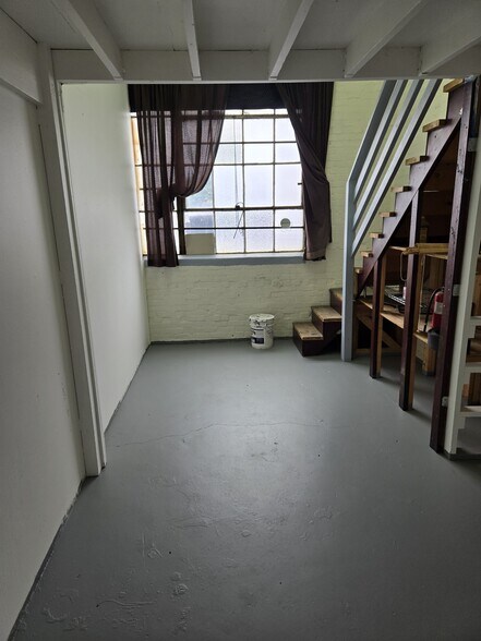 More Photos Of 5015-5025 Colorado Ave S, Seattle Warehouse For Lease