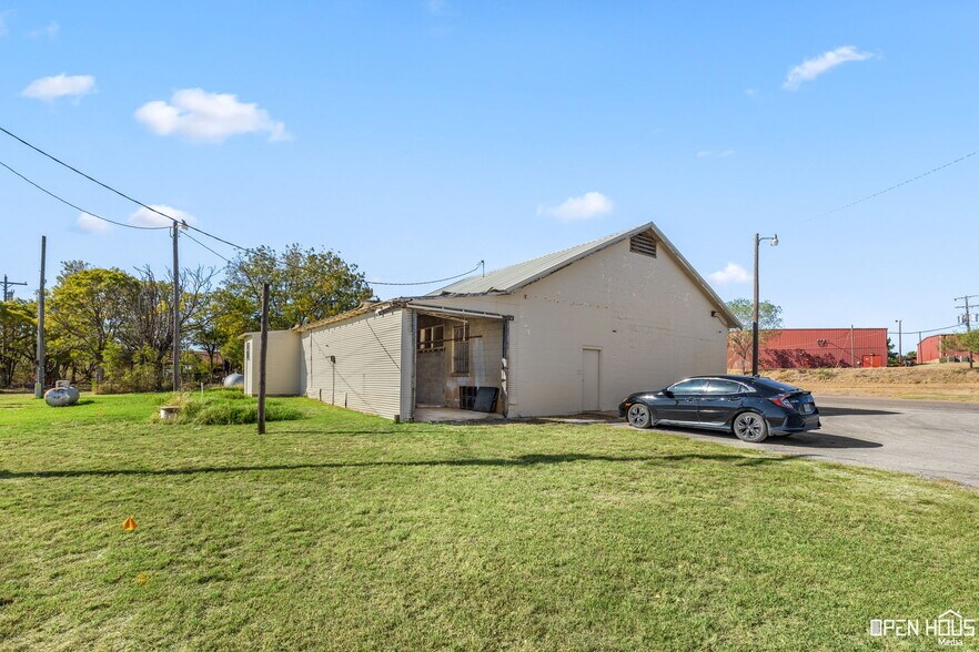 More Photos Of 18847 US-281, Windthorst Storefront Retail Office For Sale