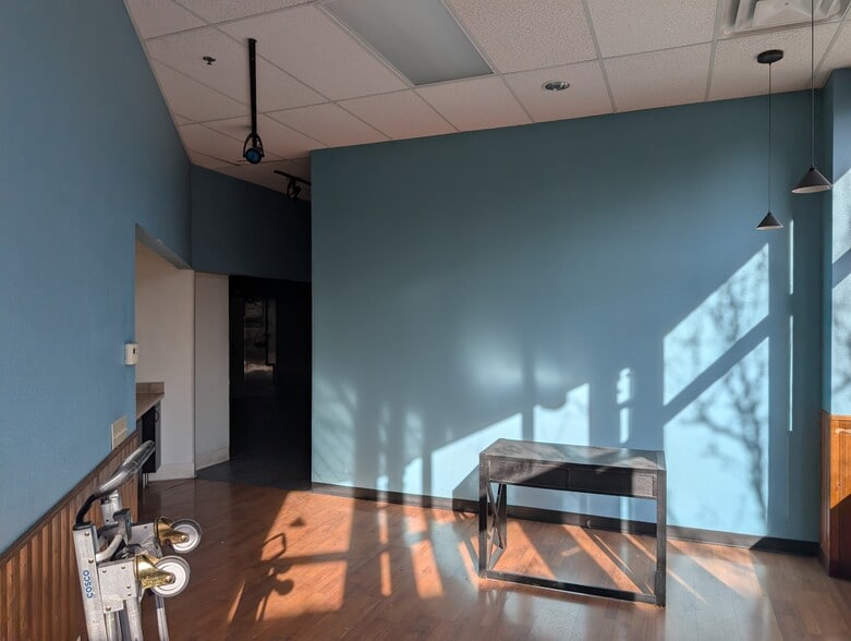 More Photos Of 550 S Broadway Ave, Boise General Retail For Lease