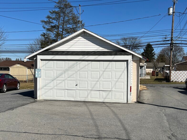 More Photos Of 2321 Macarthur Rd, Whitehall Freestanding For Lease