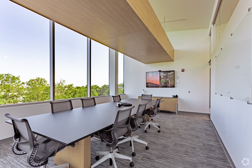 More Photos Of 22365 Broderick Dr, Sterling Medical For Lease