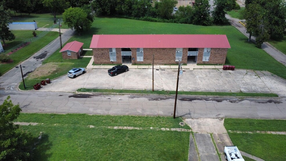 More Photos Of 800 W Washington St, Clarksville Apartments For Sale