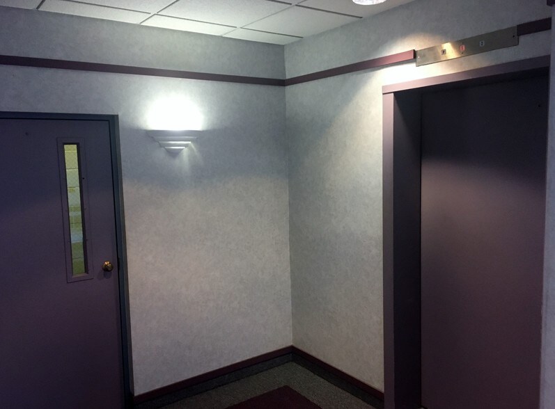 More Photos Of 171 Market Sq, Newington Office For Sale