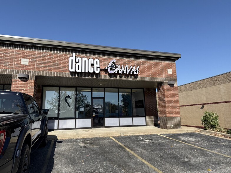 More Photos Of 2121-2155 W Republic Rd, Springfield Unknown For Lease