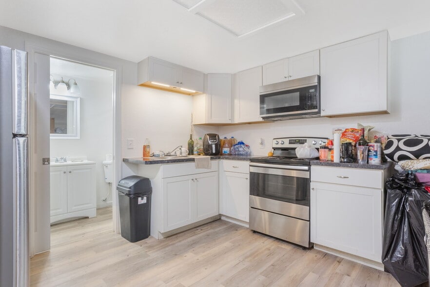 More Photos Of 300 N Dixie Ave, Fruitland Park Self Storage For Sale