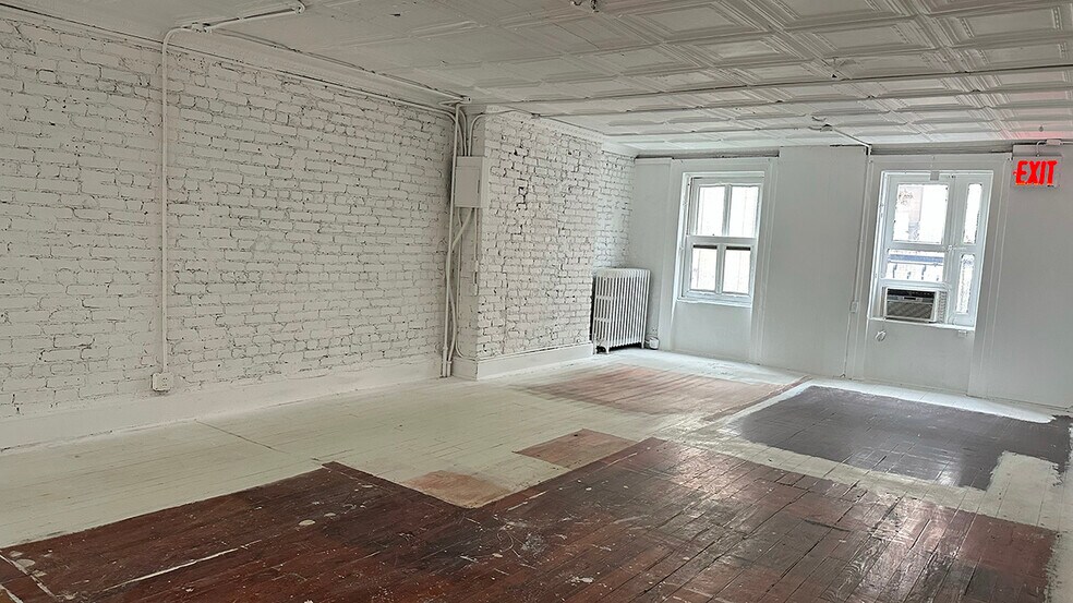 More Photos Of 112 W 17th St, New York Storefront Retail Office For Lease