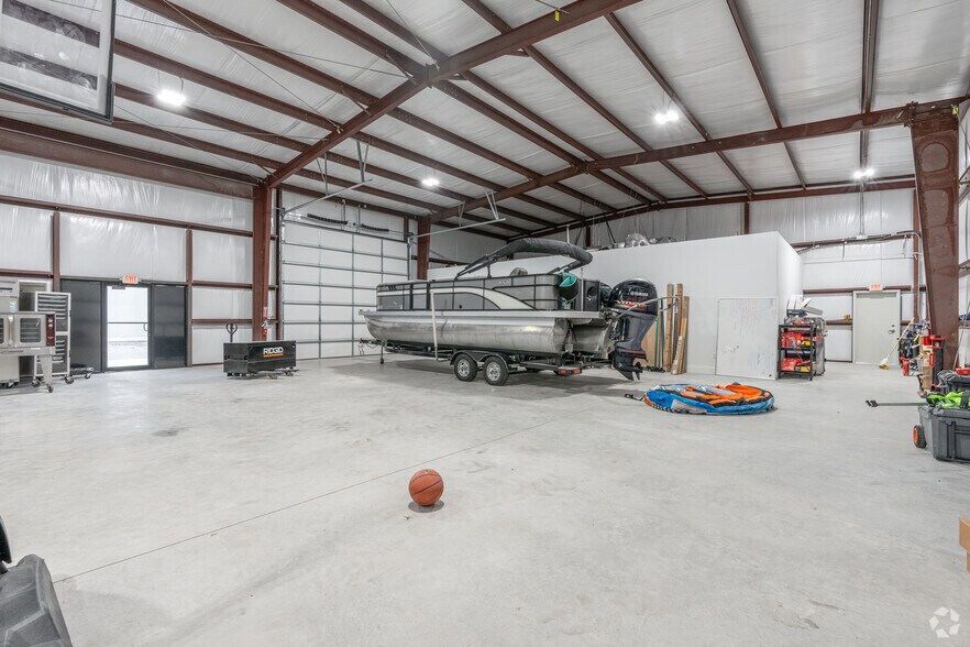 More Photos Of 2328 Seaborn Rd, Ponder Warehouse For Lease