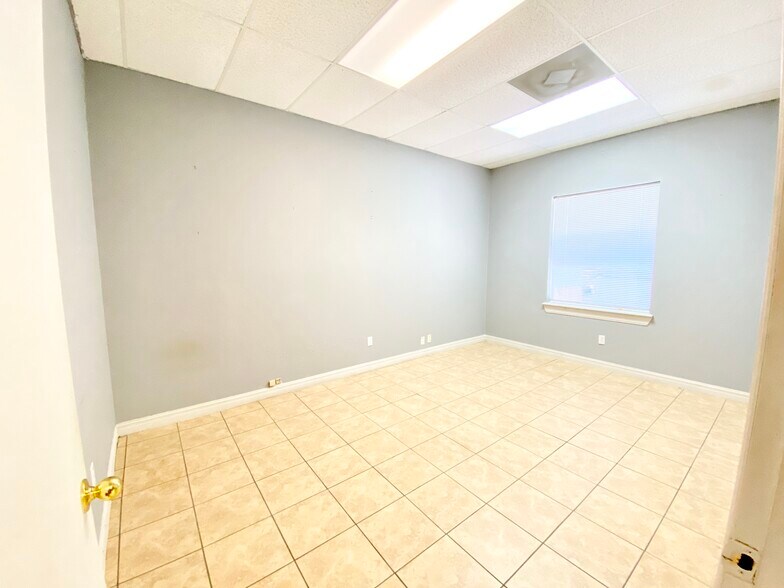 More Photos Of 3102 E Business 83, Weslaco Office For Lease
