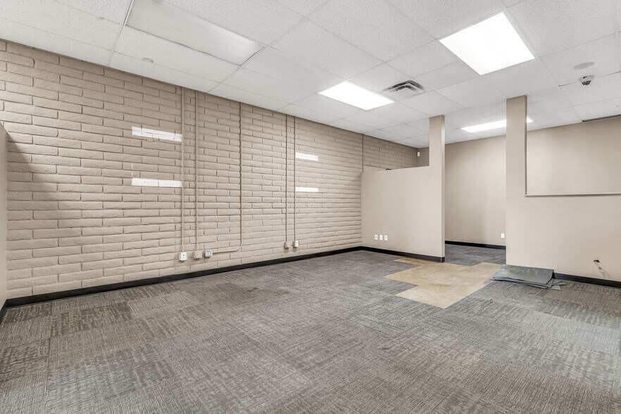 More Photos Of 78 W Ray Rd, Chandler Convenience Store For Lease