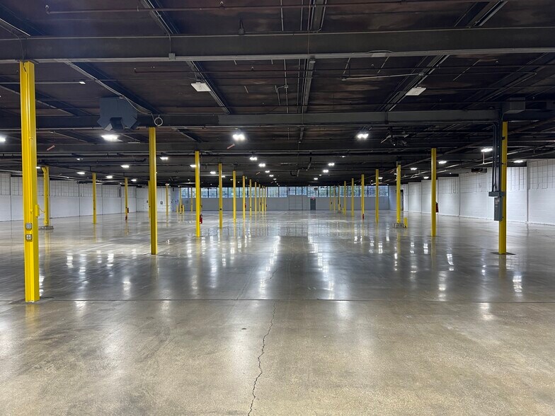 More Photos Of 5200-5230 W Roosevelt Rd, Chicago Warehouse For Lease
