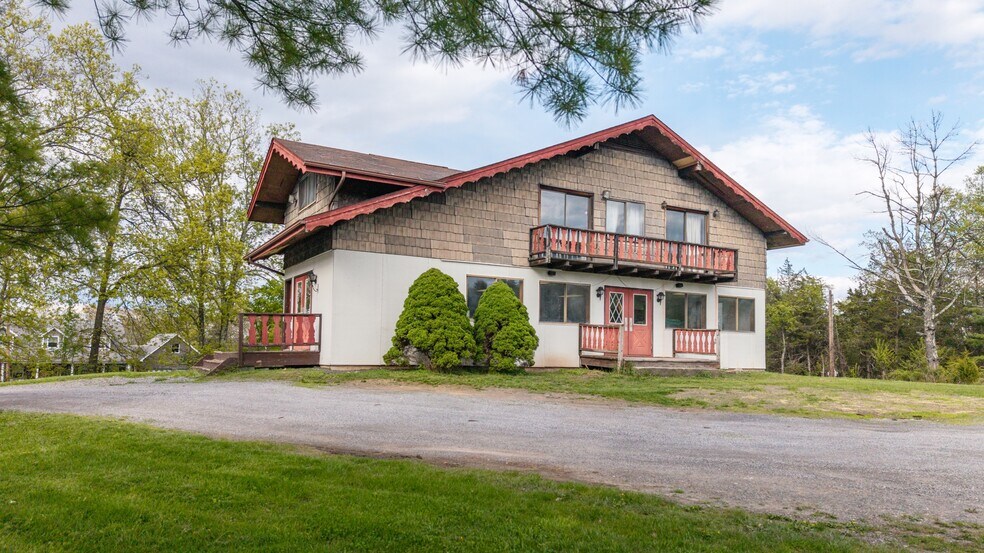 More Photos Of 167 Hill Rd, Kingston Sports And Entertainment For Sale