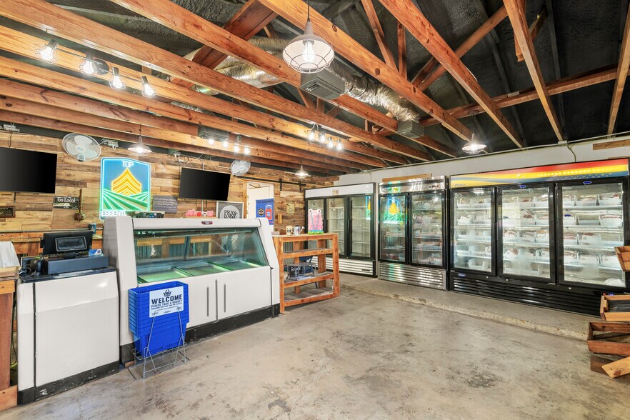 More Photos Of 9772 FM 1696 Rd, Bedias Storefront For Sale