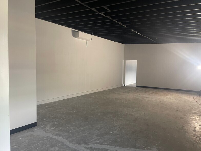 More Photos Of 7307-7309 Canoga Ave, Canoga Park Restaurant For Lease