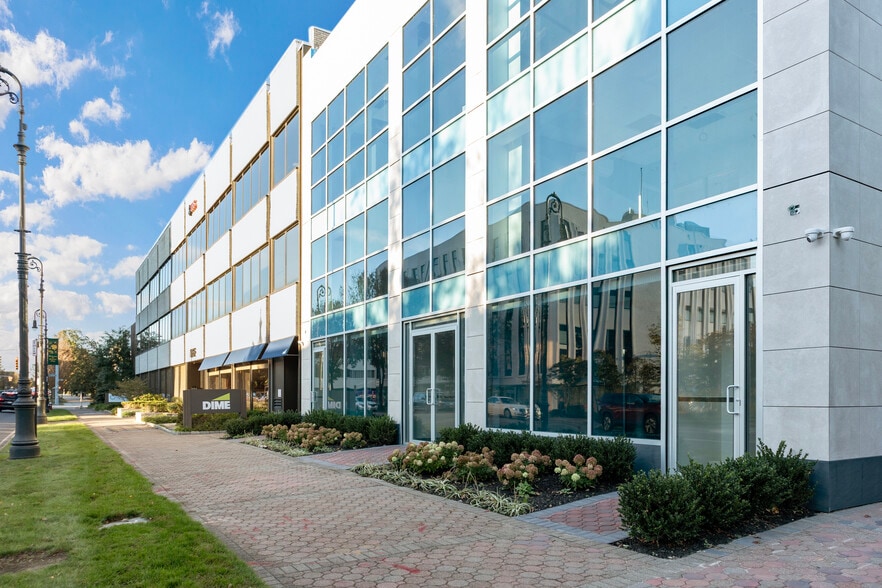 More Photos Of 1051 Franklin Ave, Garden City Office For Sale