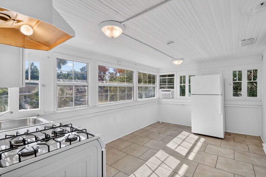 More Photos Of 527 E Lemon Ave, Eustis Apartments For Sale
