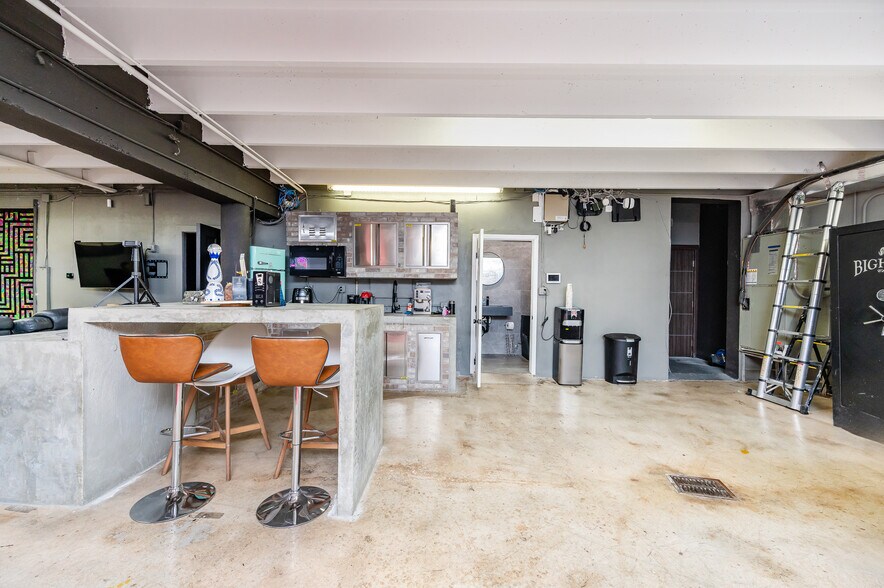 More Photos Of 7025 NW 7th Ave, Miami Research And Development For Sale