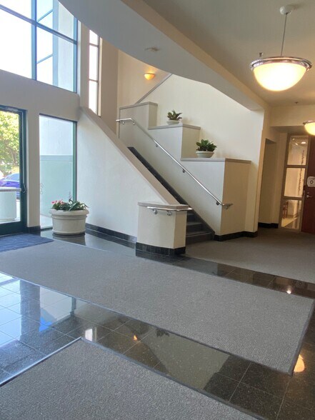 More Photos Of 7111 N Fresno St, Fresno Office For Lease