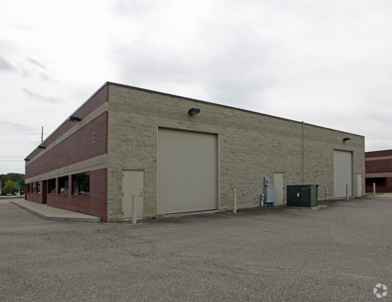 More Photos Of 55840 Grand River Ave, New Hudson Light Manufacturing For Lease