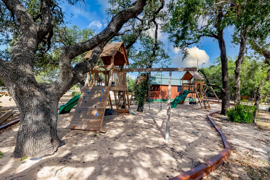 More Photos Of 200 King Ranch Rd, Gatesville Specialty For Sale