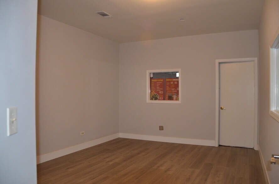 More Photos Of 510 Collins St, Joliet Unknown For Lease