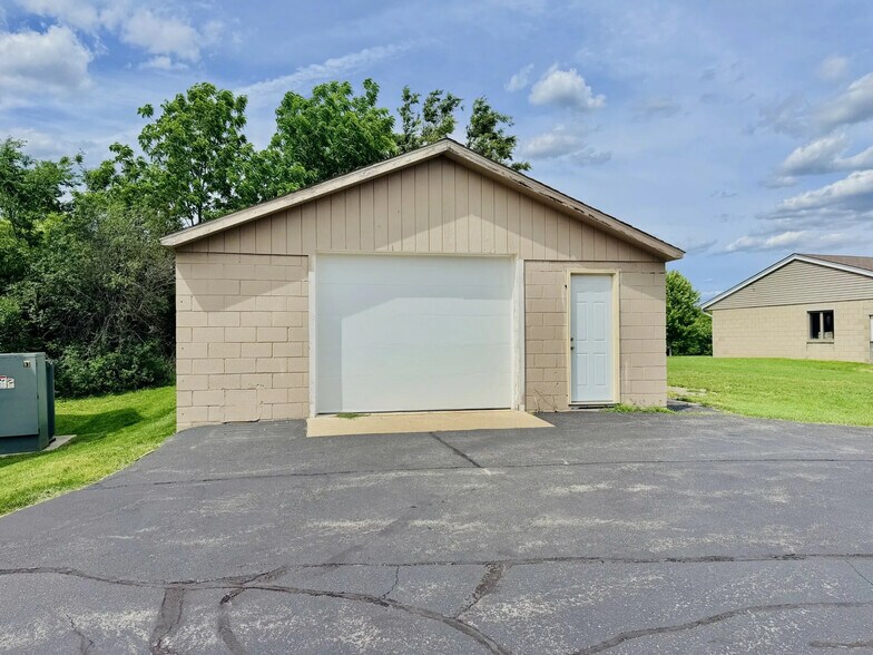 More Photos Of S66W19444 Tans Dr, Muskego Distribution For Sale