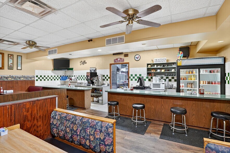 More Photos Of 550 McKeesport Rd, Elizabeth Freestanding For Sale