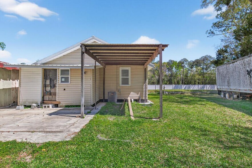 More Photos Of 10676 New Kings Rd, Jacksonville Office For Lease