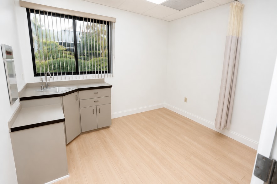 More Photos Of 180 White Rd, Little Silver Medical For Lease