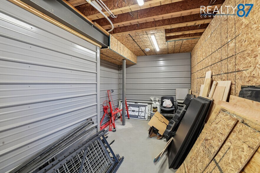 More Photos Of 807 12th st, Belle Plaine General Retail For Sale